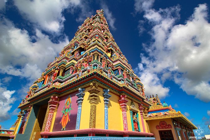 The Hidden Treasures of Mauritius, ALL INCLUSIVE Day Trip, Private SUV Car - La Roche Qui Pleure is a simple optical trick