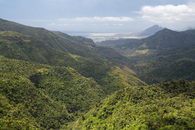Trou-aux-Cerfs - Chamarel - Grand Bassin -Private Guided Tour (Min. 2 persons) - Trou aux Cerfs gives you the island’s volcanic beginning