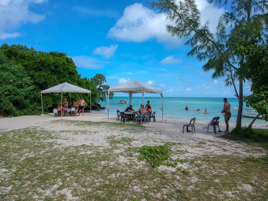 Trou D'Eau Douce: 5 island tour Mauritius with lunch/drinks - A speedboat route across Mauritius’s east coast