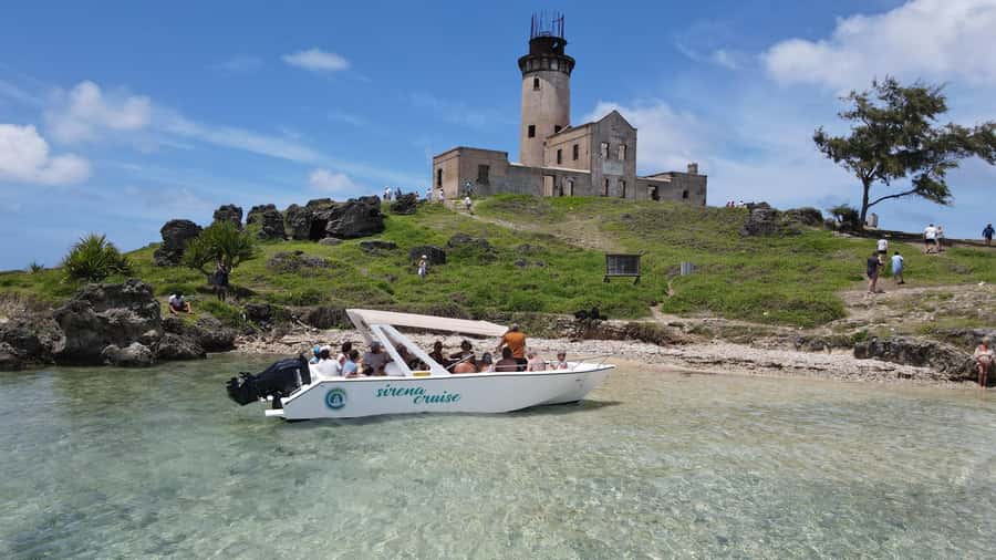 Trou d'Eau Douce: 5 Islands Tour with Snorkeling and BBQ - Who should book this boat trip?