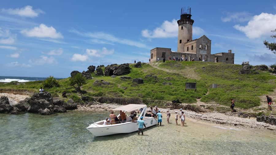 Trou d'Eau Douce: 5 Islands Tour with Snorkeling and BBQ - Île aux Cerfs and the first island views