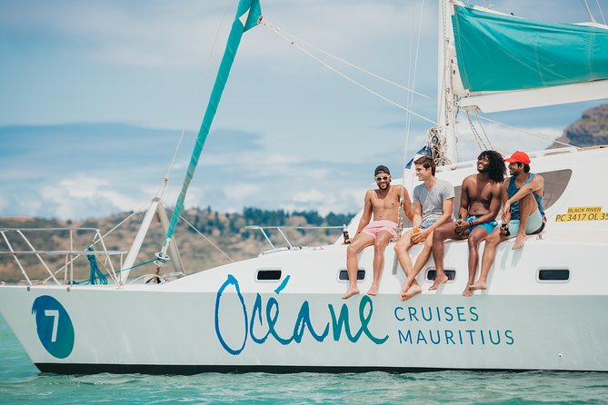 WEST : OCÉANE Private full day cruise to Ile aux Benitiers - Lunch, drinks, and the comfort of having your own boat